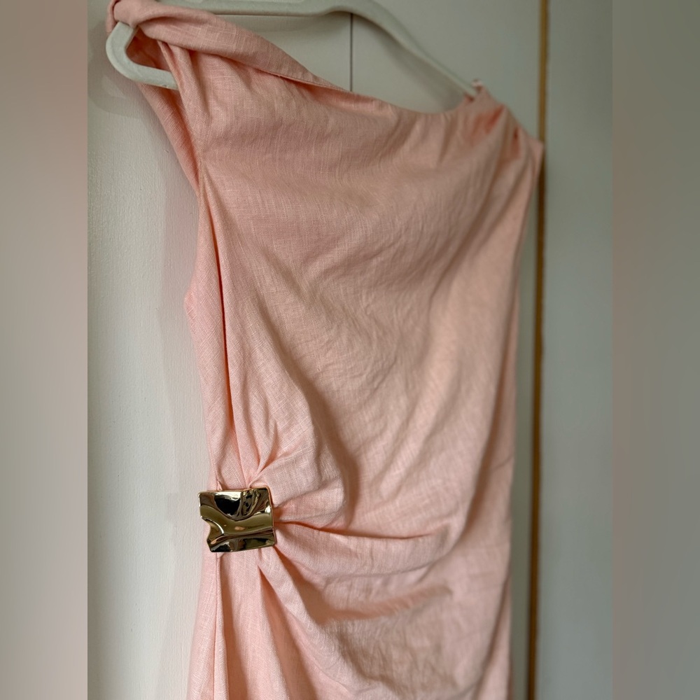NWT Zara One-Shoulder Twist Peach Blush Sheath Dress with Gold Accent Size Small - Picture 7 of 9